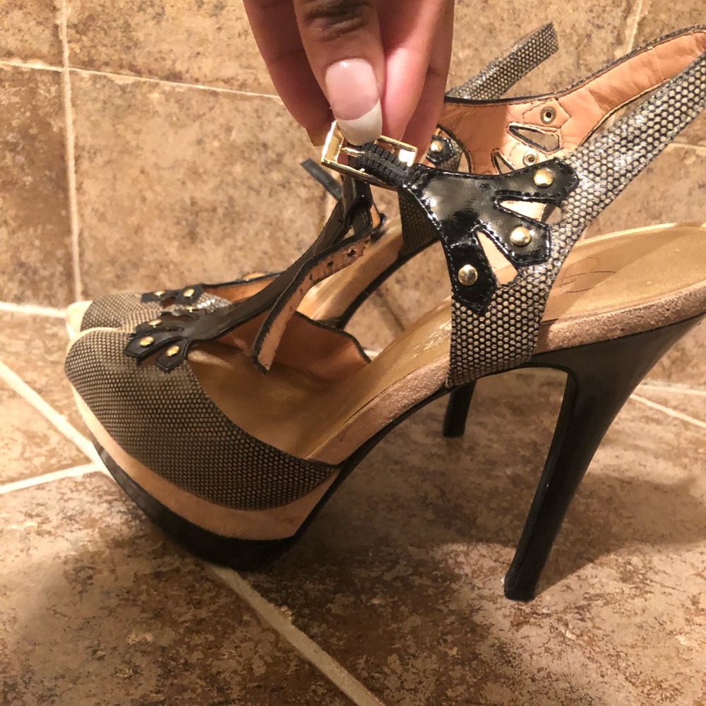 JESSICA SIMPSON BLUSH AND BLACK PLATFORM HEELS